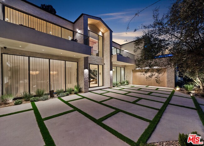 Building Photo - 10950 Verano Rd