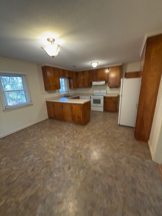 Building Photo - 109 Circle Dr