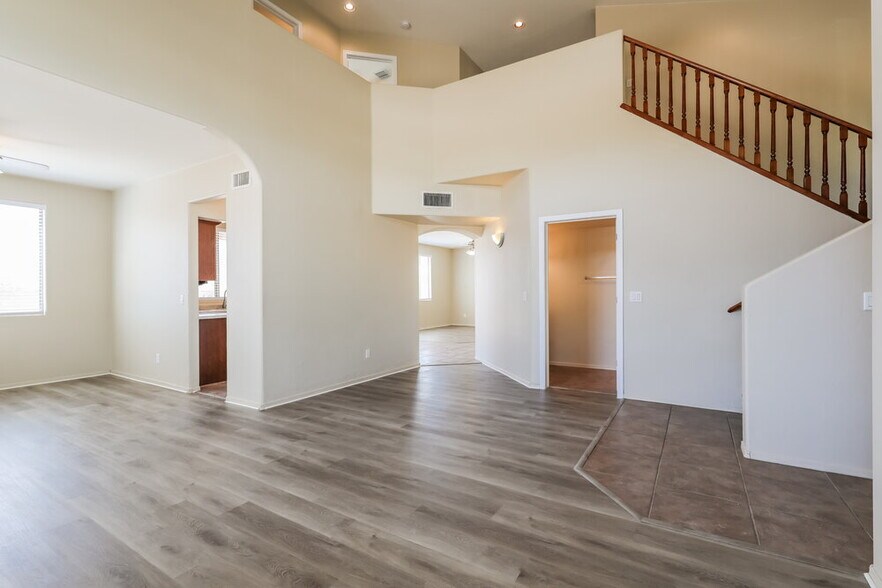 Building Photo - 5562 S Lemon Tree Dr