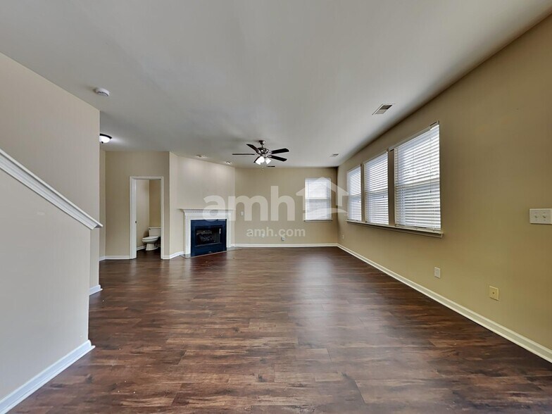 Building Photo - 105 Graduate Ln