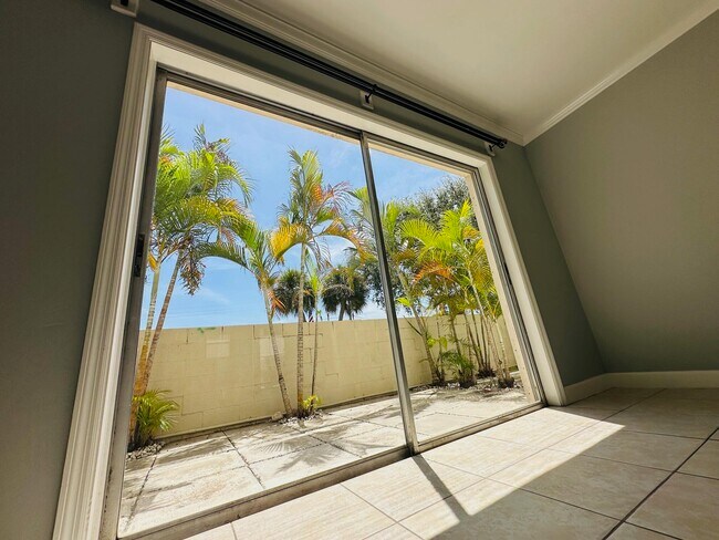 Building Photo - 761 Hummingbird Way