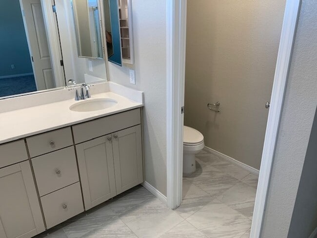 Building Photo - Montecito Community in the Northwest!!!