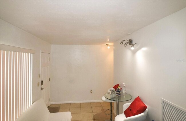 Building Photo - 2300 SW 43rd St