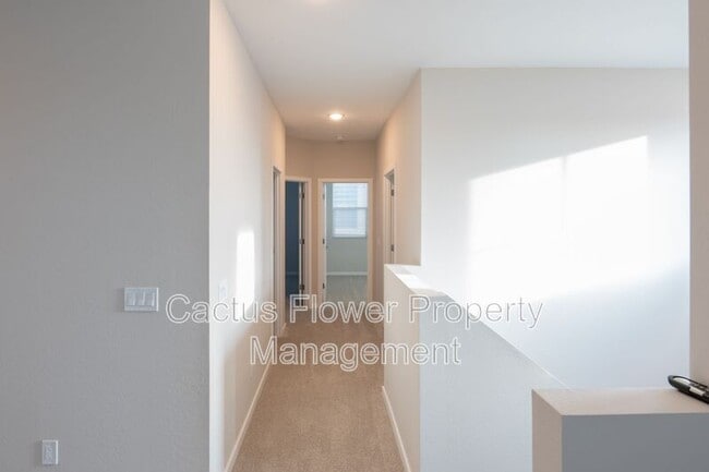Building Photo - 2851 S Central Dr