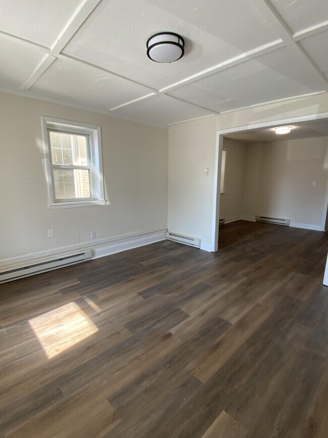 Primary Photo - 313 E Main St
