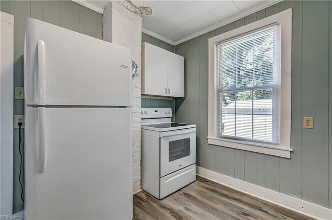 Building Photo - 6225 Driftwood Ln