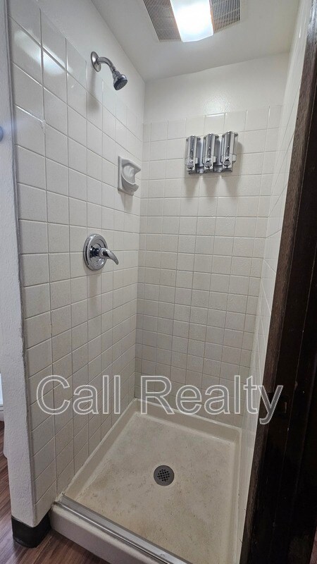 Building Photo - 3718 E 22nd Ave