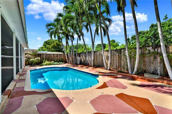 Building Photo - 13774 SW 124th Avenue Rd