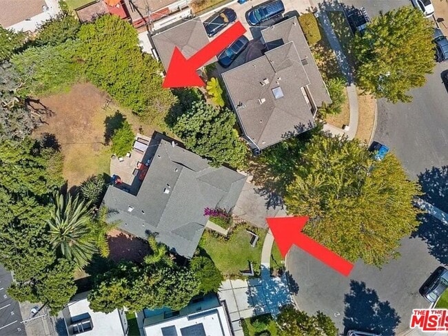 Building Photo - 3031 S Bentley Ave