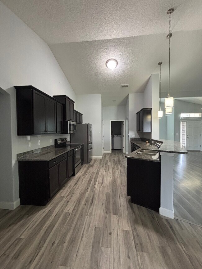 Building Photo - 5033 SW 97th Ln