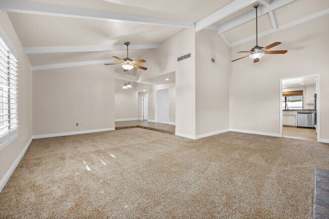 Building Photo - 605 N El Rio Dr