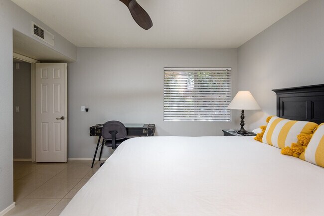 Building Photo - 9775 N 94th Pl