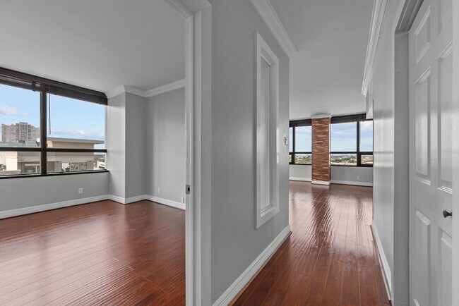 Building Photo - 5150 Hidalgo St