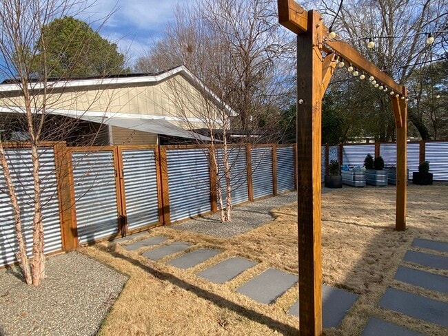 Building Photo - 906 Culpepper Ln