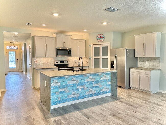 Building Photo - Spacious Home in Crystal Bay offering 4 bedrooms with upgrades throughout