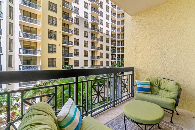 Building Photo - 701 S Olive Ave