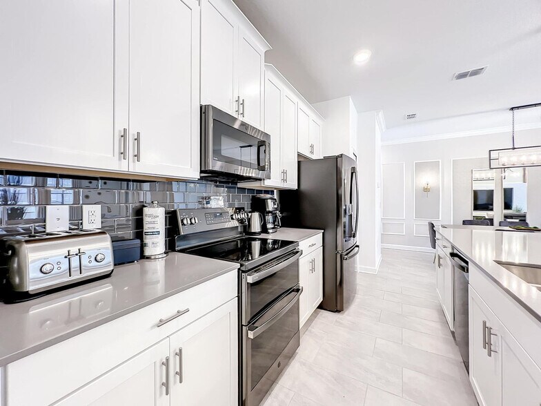 Building Photo - 4259 Paragraph Dr