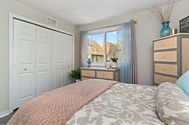 Building Photo - 101 Grove St