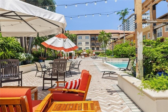 Building Photo - 100 4th Ave S