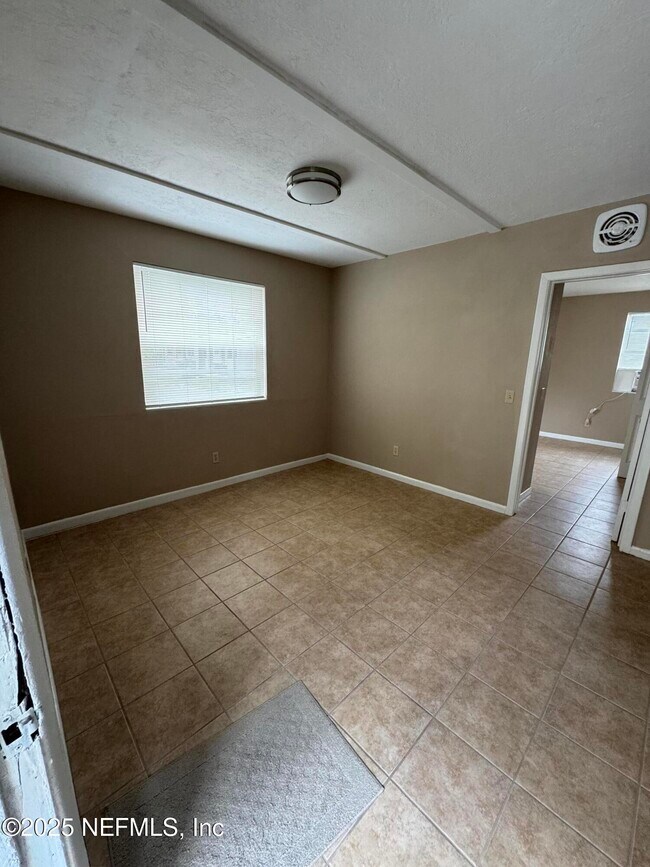 Building Photo - 916 Childrens Way