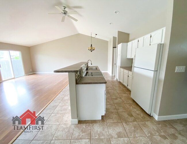 Building Photo - 1256 Crown Ct
