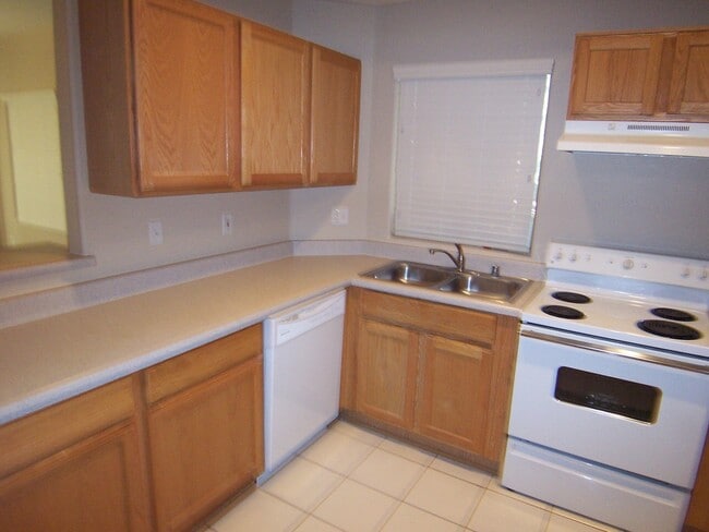 Building Photo - 1406 W Emerald Ave