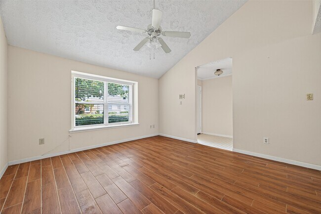 Building Photo - 10913 Bexley Dr