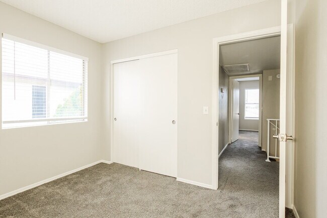 Building Photo - 4758 W Wahalla Ln