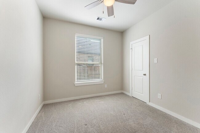 Building Photo - 421 Soapberry Tree Ct