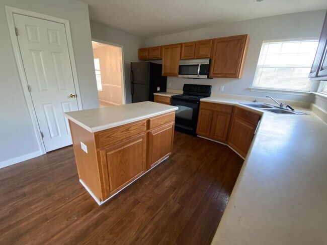 Building Photo - Pristine home located in Linda Vista!