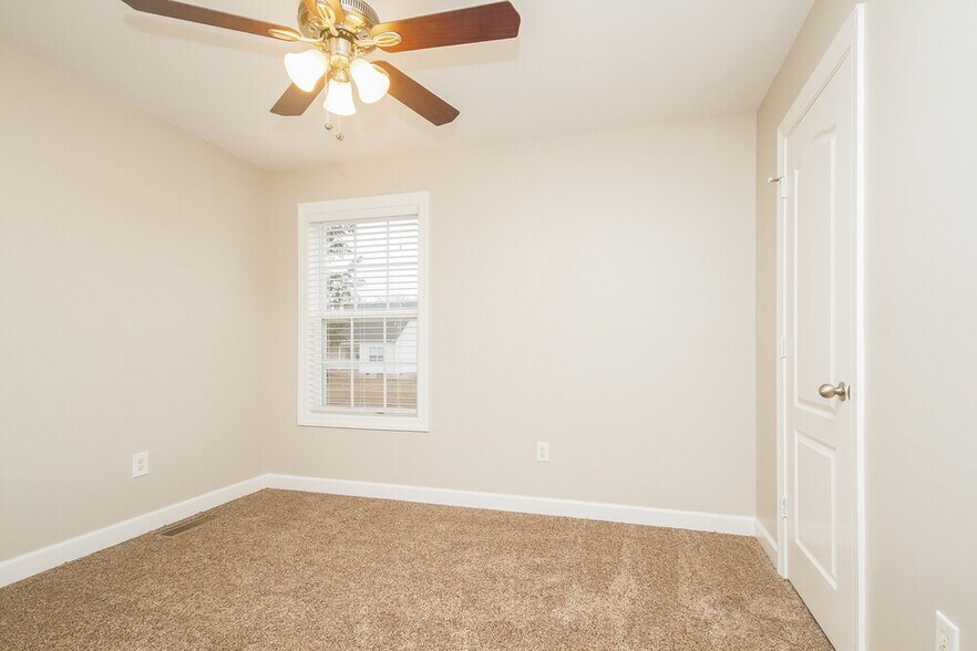 Building Photo - 306 Gatewood Dr