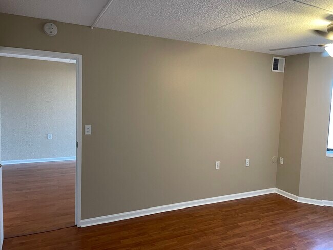 Building Photo - 1750 N Marywood Ave