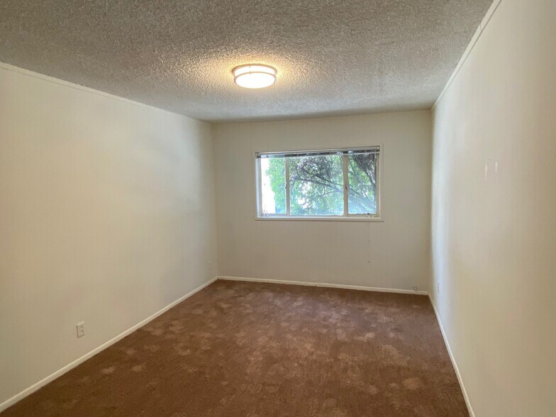 Building Photo - 12921 Landale St