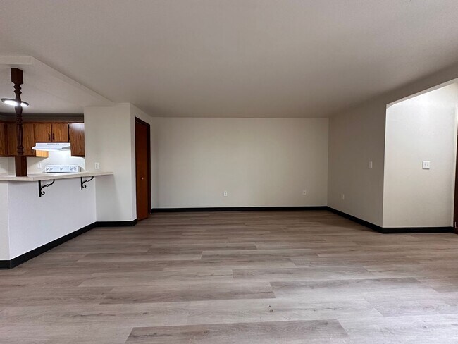 Building Photo - Recently Renovated 1 Bedroom 1 Bath Lower Apartment W/Garage!