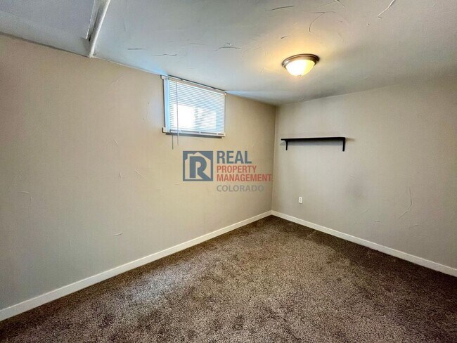 Building Photo - 324 Davie Dr