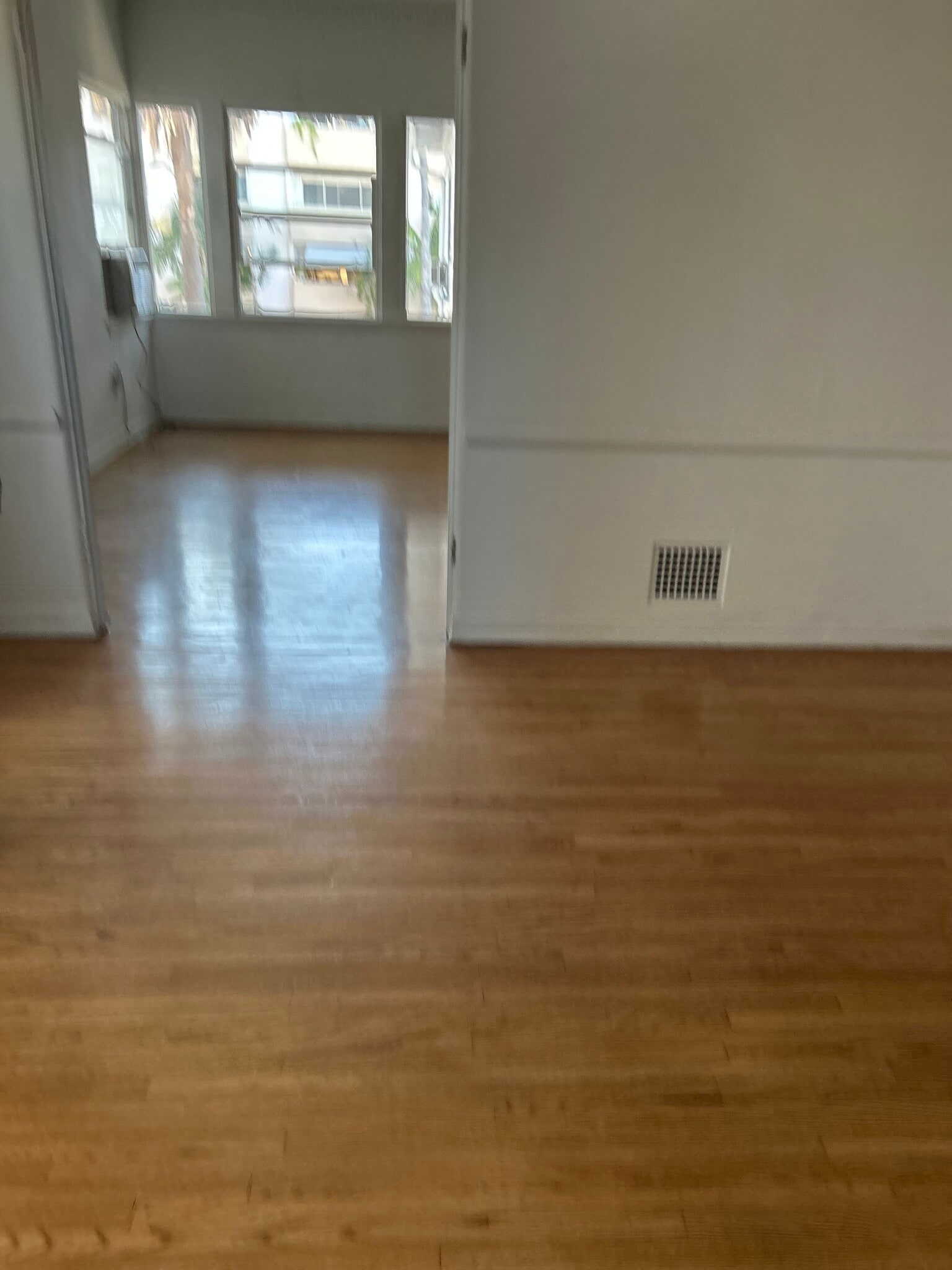 Building Photo - 132 1/2 N Orlando Ave