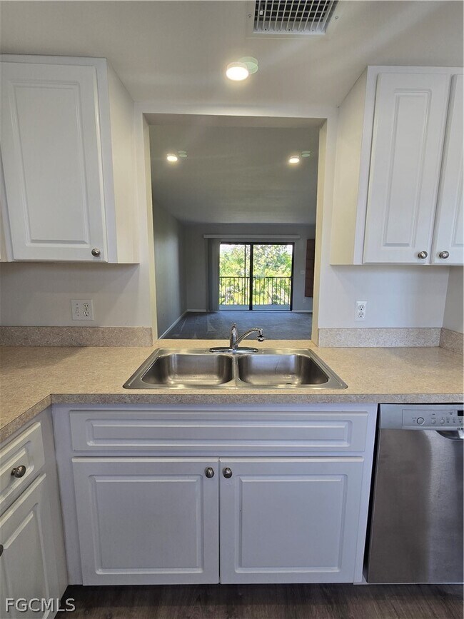 Building Photo - 1519 Cape Coral Pkwy W