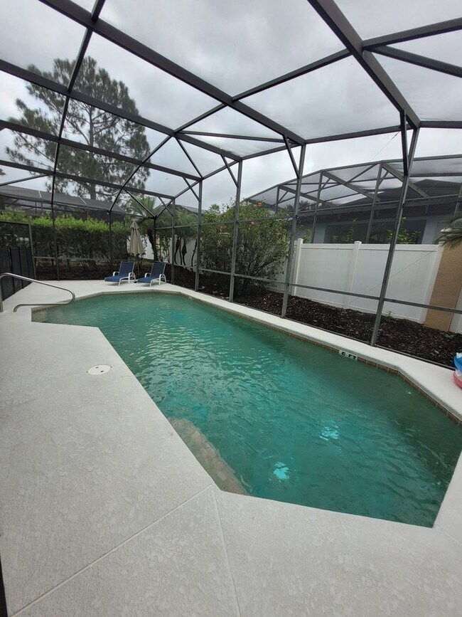 Building Photo - Amazing Renovated 4 bed 3 bath in Davenport