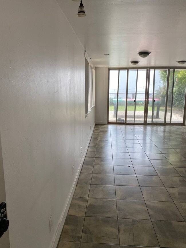 Building Photo - 6571 Del Playa Dr
