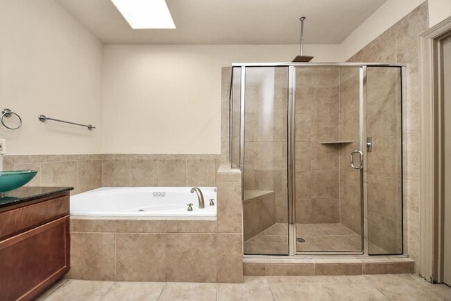 Building Photo - 5711 Kiam St