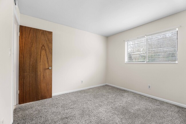Building Photo - Move-In Ready 2 BR/ 2BA Condo on Southside...