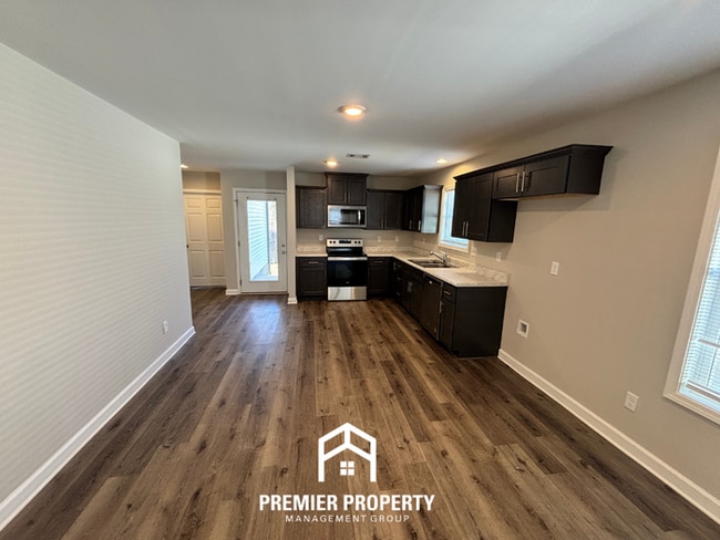 Building Photo - Spacious 4BR Home Near Tuscaloosa w/ 2-Car Garage, Covered Patio & Fenced Yard