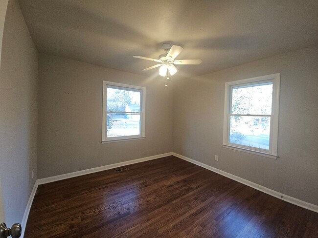 Building Photo - Mid Century For Lease/Walk to Downtown Smyrna