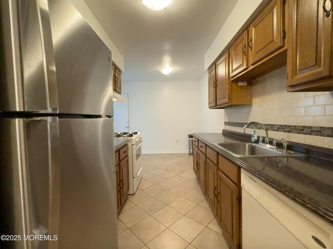 Building Photo - 438 Oak Knoll Dr