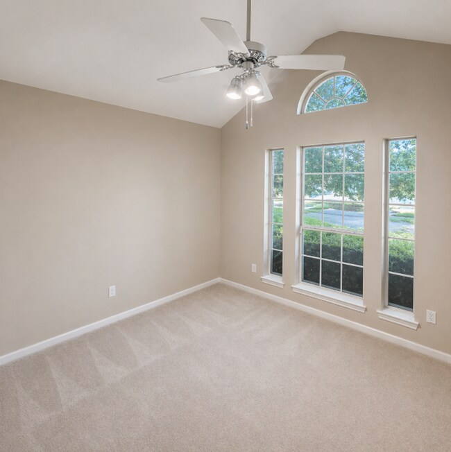 Building Photo - AVAILABLE MID MAY ; APPLY TODAY ON OUR WEBSITE!!!