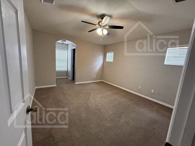 Building Photo - 109 Whispering Pines Way