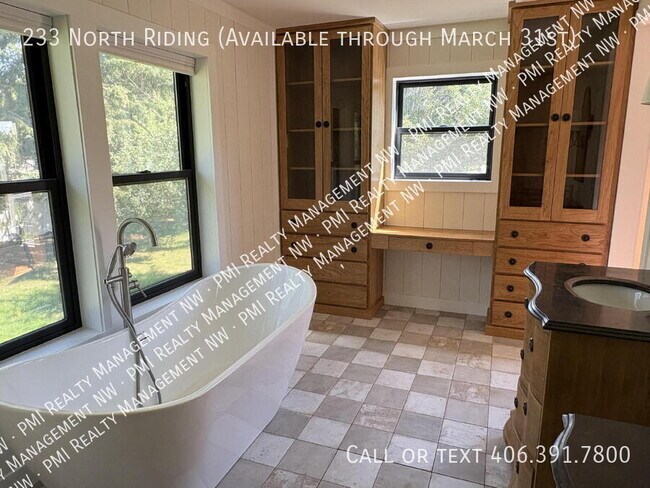 Building Photo - 233 N Riding