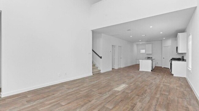 Building Photo - 8051 Marchese Dr