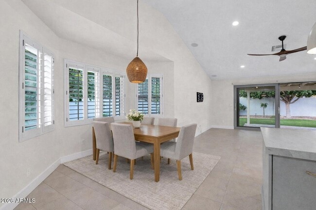 Building Photo - 15650 N 60th Pl