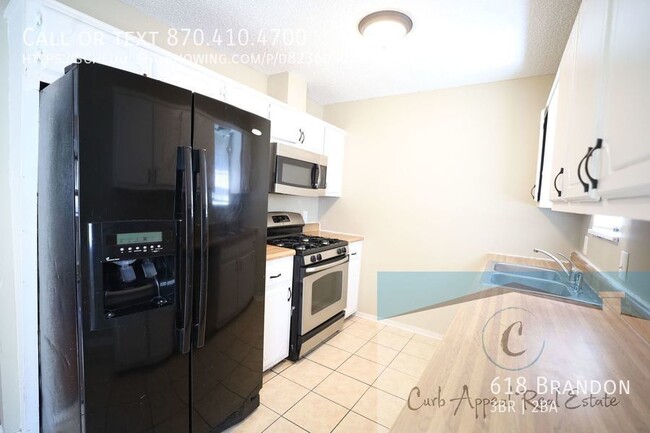 Building Photo - 618 Brandon-